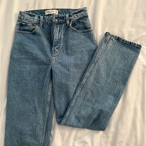 Abercrombie Curve Love Ultra High Rise 90’s Straight Jeans (Size 25 Short)